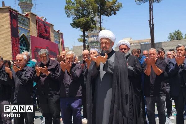 هنگامی که خورشیدِ عصر عاشورا، بر پیکرِ تشنه و بی‌کسی فرود آمد...