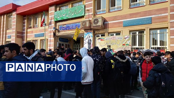 وداع دانش‌آموزان مراغه با شهید گمنام