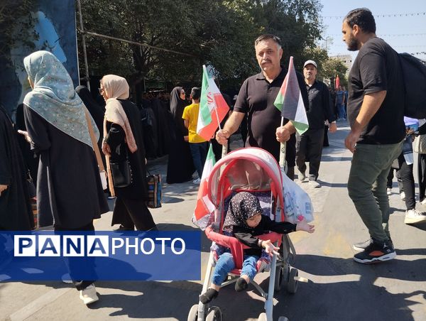 حضور جاماندگان اربعین حسینی در جوار امام مهربانی‌ها