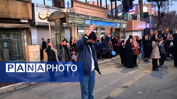 مهمانی کیلومتری اعیاد شعبانیه در خیابان امام خمینی نیشابور 