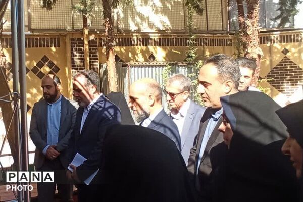 آیین نواختن زنگ مهر با حضور مدیر آموزش و پرورش ناحیه دو شهرری 
