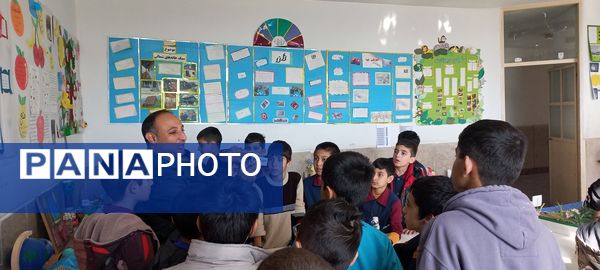 حضور فعال دانش‌آموزان مدارس منطقه پردیس در نمایشگاه «ماها» 