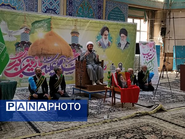 اجتماع بانوان مقاومت و تجلیل از همسران جانبازان در مصلی نماز جمعه شهرستان قدس