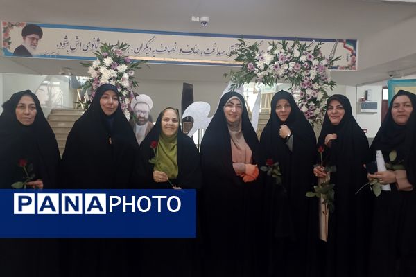 برگزاری مراسم بزرگداشت روز معلم در نیشابور 