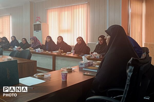 هم‌اندیشی مدیران مدارس بخش رودهن با محوریت بررسی مسائل آموزشی