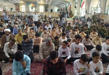 نماز جمعه بندرعباس در فضای معنوی گلزار شهدا برگزار شد
