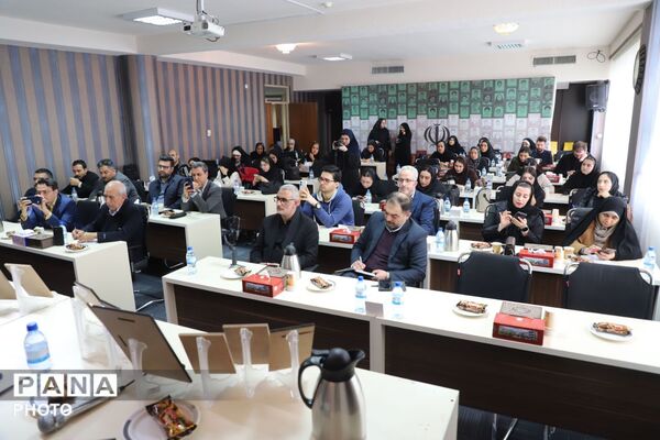 نشست خبری مدیرکل آموزش و پرورش آذربایجان شرقی با اصحاب رسانه به‌مناسبت هفته گرامیداشت مقام معلم