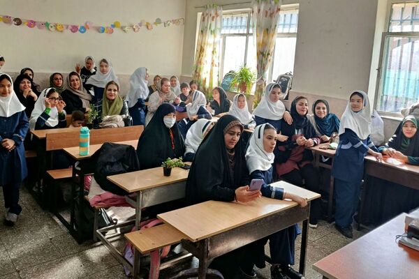 جشن ولادت بانوی دو عالم در دبستان وحیدکیهانی 