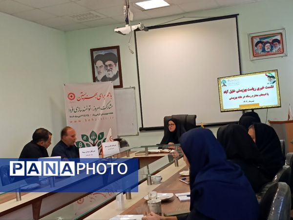 نشست خبری اصحاب رسانه با رییس اداره بهزیستی شهرستان خلیل آباد 