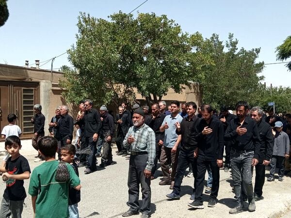پیاده‌روی جاماندگان اربعین در شهر‌ رباطسنگ؛ دل‌هایی که از راه دور به کربلا رسیدند