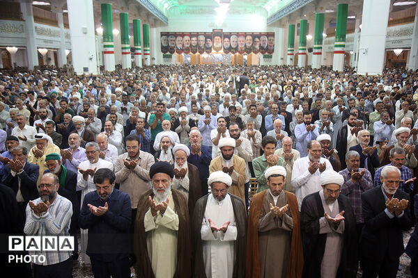 اقامه نماز عید سعید قربان در حرم حضرت معصومه(س)