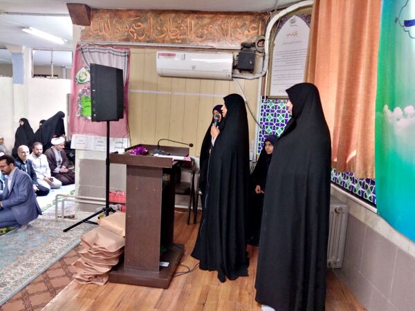 آیین نواخته شدن زنگ نماز در دبیرستان نجمه