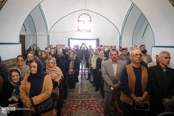تشییع پیکر شهید اوانس سیمونیان از شهدای ارامنه جنگ رمضان در اصفهان