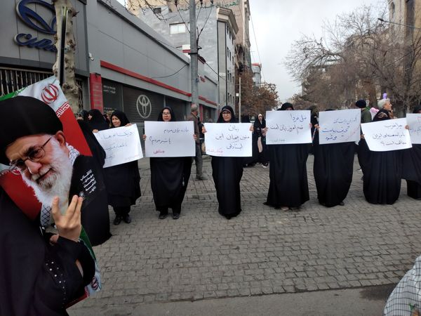 حضور دانش‌آموزان مدرسه شاهد ارض اقدس ناحیه ۳ در راهپیمایی ۲۲ بهمن