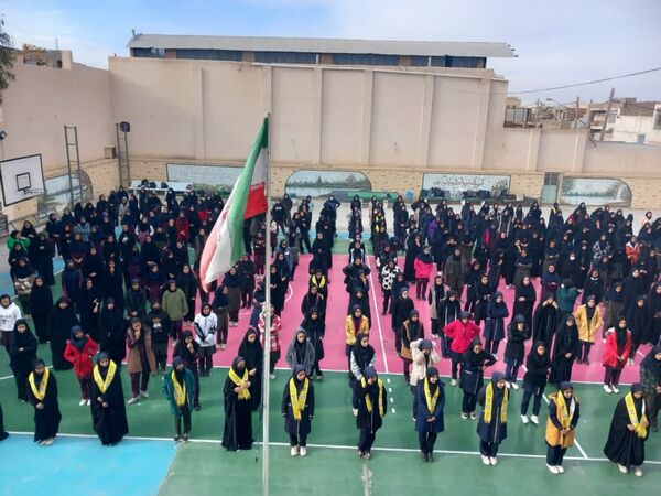 چهارشنبه متفاوت با حضور مدیر آموزش و پرورش ناحیه یک در دبیرستان عفت