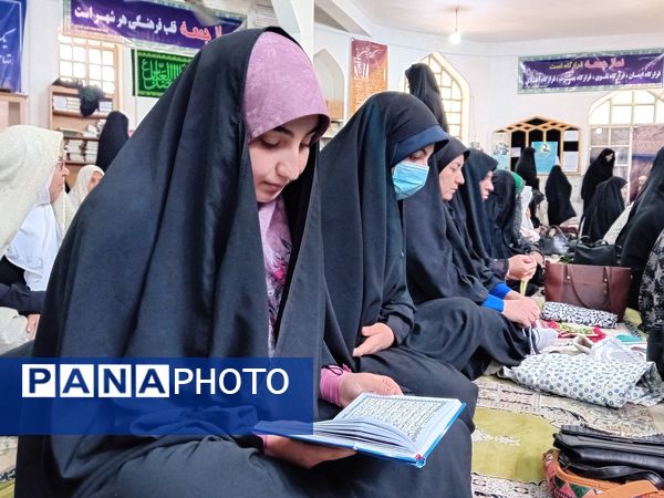 حضور دانش‌آموزان دبیرستان فاطمه الزهرا(س) و کوثر در نماز جمعه