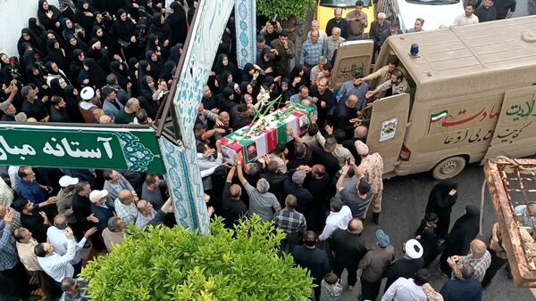 مردم محمودآباد به استقبال شهید سرافراز سعید محمودی رفتند