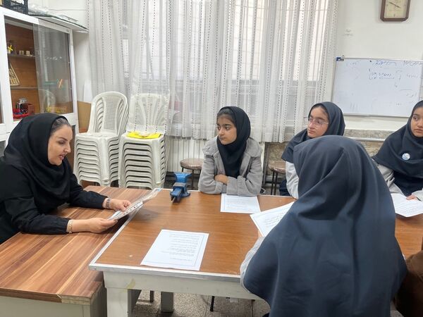 جلسه سفیران سلامت دبیرستان مطهره ناحیه ۶ مشهد 