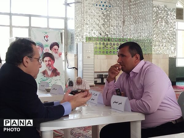 میز ارتباطات مردمی مسئولان شهرستان کاشمر در باغمزار 