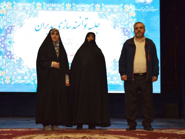 نشست توانمندسازی مدیران منطقه ۱۴ با محوریت مدیریت مدرسه‌محور و تحول آموزشی