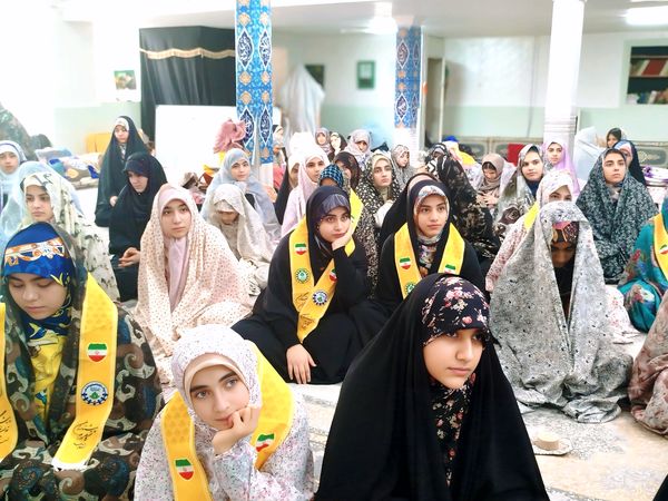 حضور پرشور دانش‌آموزان لرستانی در مراسم اعتکاف 