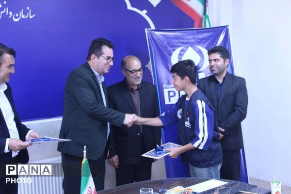 نشست صمیمی خبرنگاران پانا خراسان شمالی با مدیرکل آموزش و پرورش در روز خبرنگار
