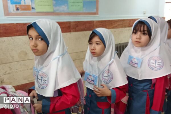اولین زنگ شادی برای شکوفه‌های کلاس اول در دبستان روستایی عارف