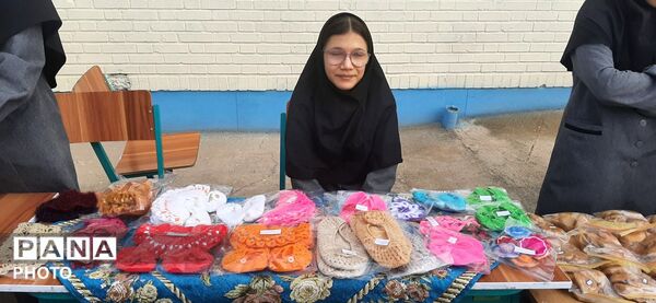 بازارچه دانش آموزی در دبیرستان حاج مهدی روحانی خلیل آباد