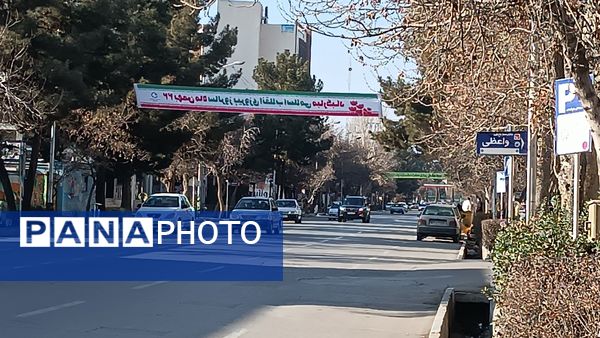 تزئین و فضا آرایی شهر نیشابور به‌مناسبت آغاز دهه فجر 