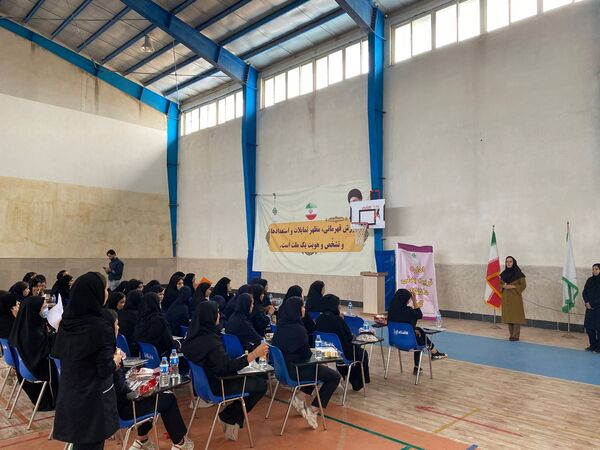 حضور دانش آموزان دبیرستان ۱۵خرداد در اردوی راهیان پیشرفت 