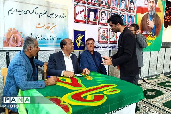 حضور پرشور فرهنگیان و دانش آموزان پیشتاز در نماز جمعه‌‌ بخش دیشموک