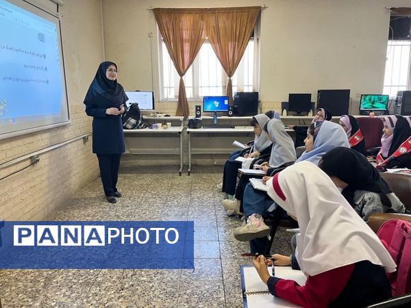  دوره مقدماتی خبرنگاری در پژوهشسرای دانش‌آموزی ناحیه۶ مشهد