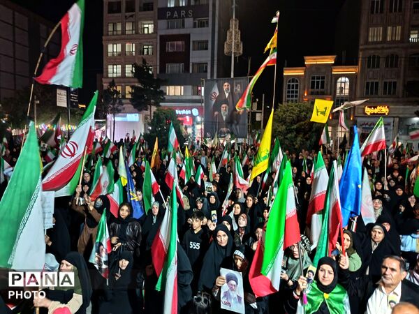  حضور پرشور مردم در هفتادویکمین شب از تجمعات بلوار فضل نیشابور