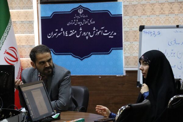 جلسه توانمندسازی دانش‌آموزان برتر در مسابقات قرآن و عترت
