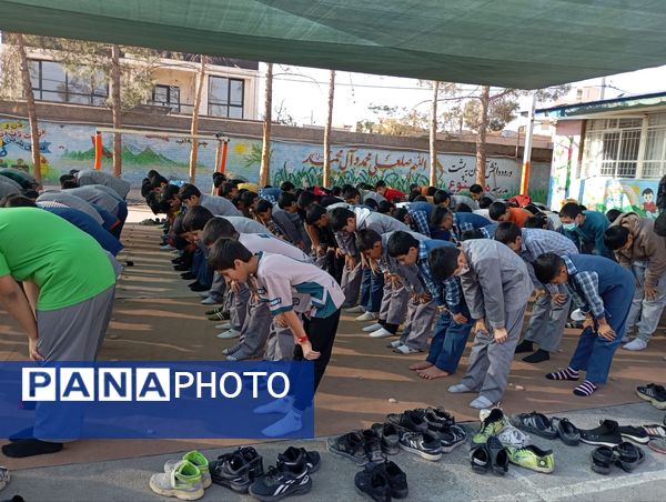 اقامه نماز باران در مدرسه فضیلت