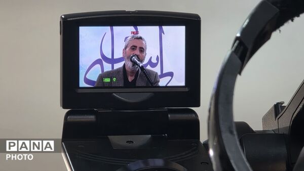 بغض های که از غم شعر می‌شوندو برروی نیمکت‌های آسمانی می‌نشینند 