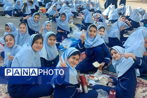 برگزاری جشن تخم‌مرغ‌های رنگی در دبستان قدر بهارستان دو