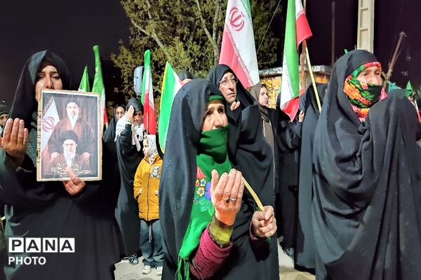 حضور در تجمعات خیابانی یعنی هیات من الذله در برابر دشمن زورگو و دروغگو