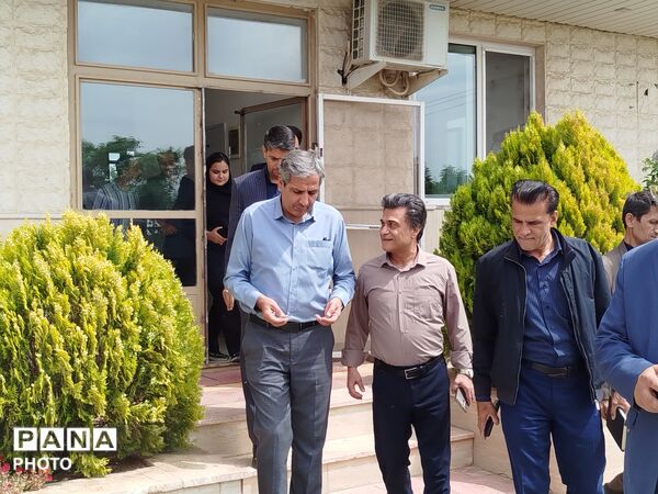 بازدید فرماندار  از شرکت زرین‌فلز کاشمر