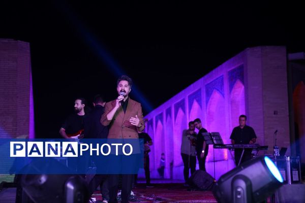 استقبال پرشور مردم از جشن امت ماه در اصفهان