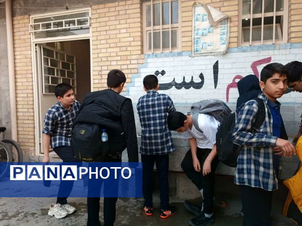 برپایی نماز جماعت ظهر و عصر در آموزشگاه شهید رجایی یک بجنورد