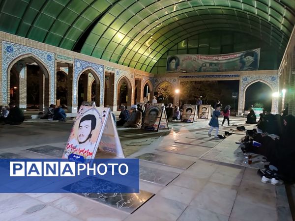 مراسم قرائت زیارت عاشورا به‌مناسبت هفته دفاع مقدس در مزار شهدای خلیل آباد