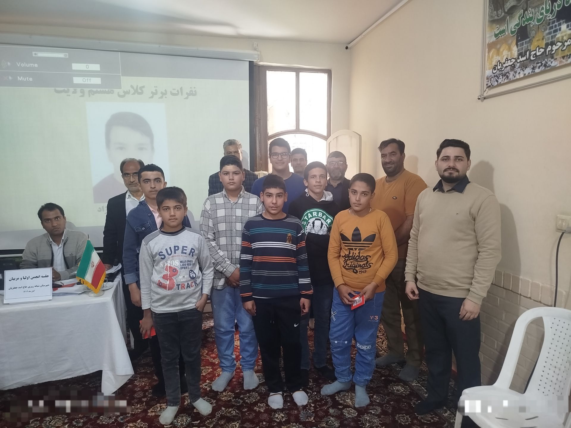  از دانش آموزان برتر دبیرستان حاج اسد جعفریان تقدیر شد