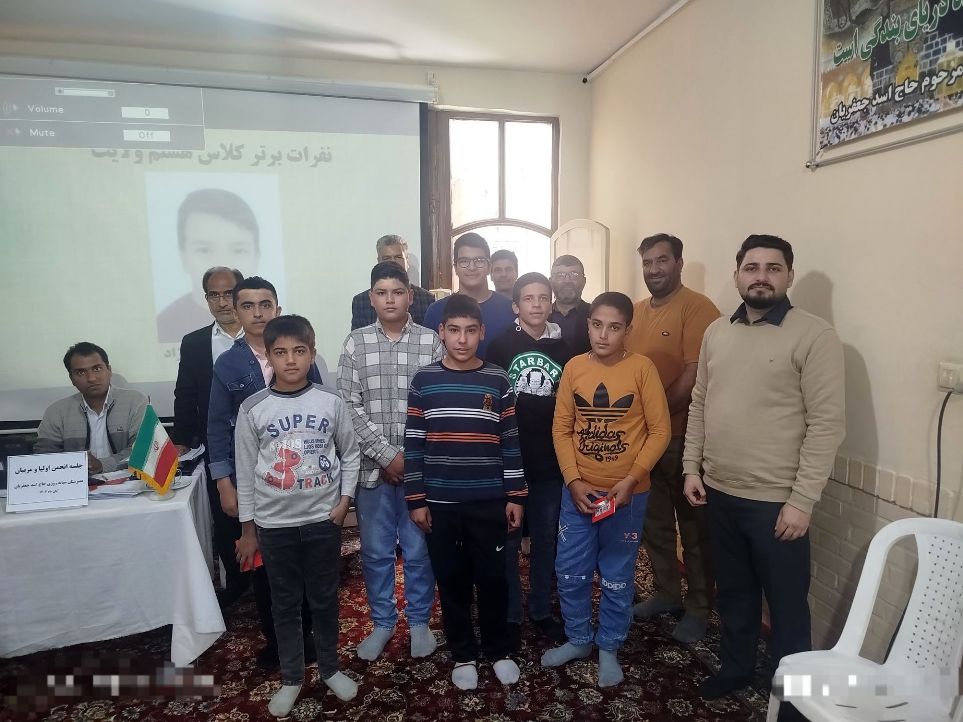  از دانش آموزان برتر دبیرستان حاج اسد جعفریان تقدیر شد