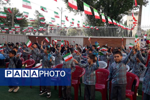 جشن شکوفه‌ها در دبستان آذر صابر ناحیه ۴ شیراز 