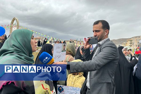 حضور گسترده اقشار مختلف مردم پردیس در راهپیمایی ۲۲ بهمن