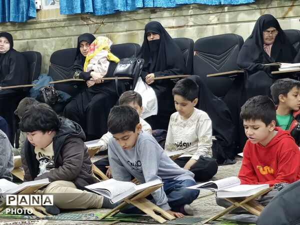 آیین جزءخوانی نوجوانان قمی در بقعه ابن بابویه 
