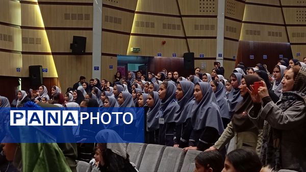 یلدای مادرانه با حضور مادران و دانش آموزان در فرهنگسرای سیمرغ