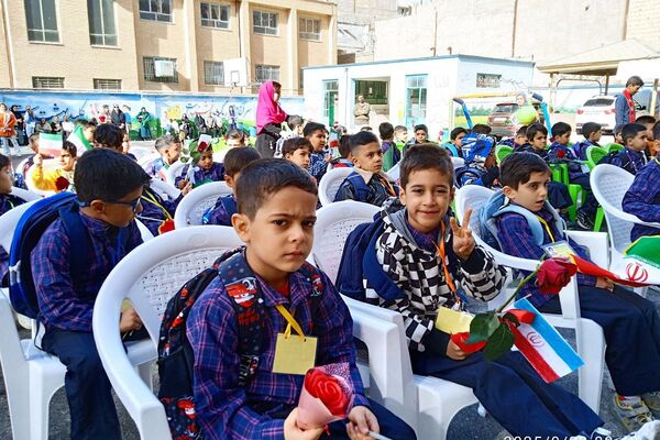 جشن شکوفه ها در مدارس شهرستان قدس، آغاز طلایی و شیرین  سال تحصیلی