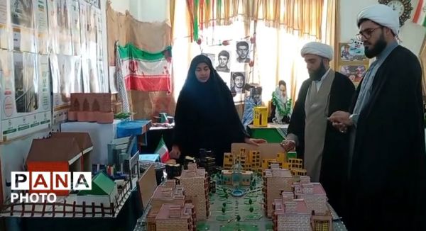 برپایی نمایشگاه انقلاب اسلامی توسط دانش‌آموزان دبیرستان نرگس